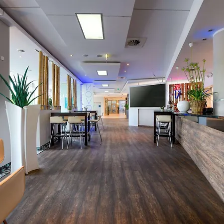 科隆诺沃特酒店 4* 科隆