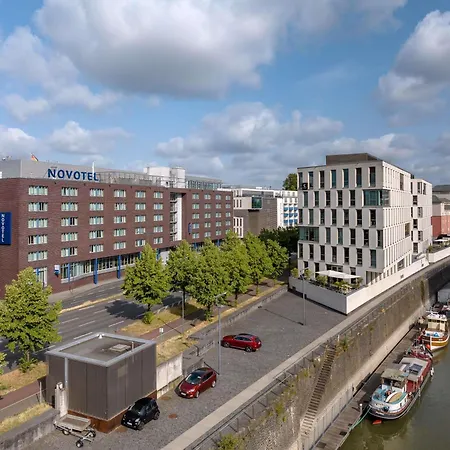 호텔 노보텔 시티 4*