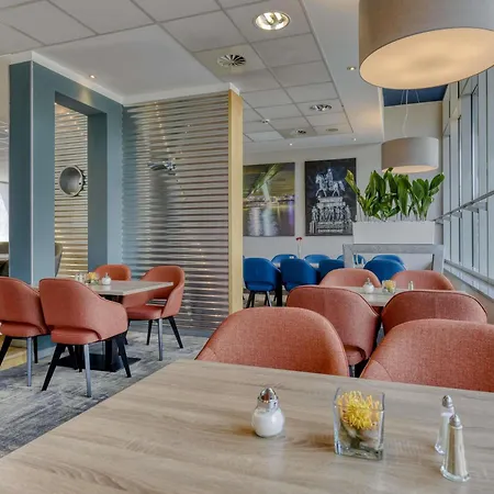 科隆诺沃特酒店 酒店 4*